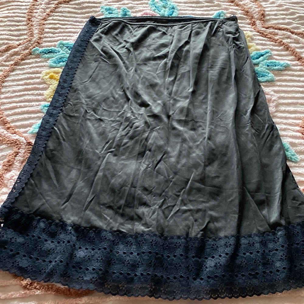 Ladies black slip——vintage (?)